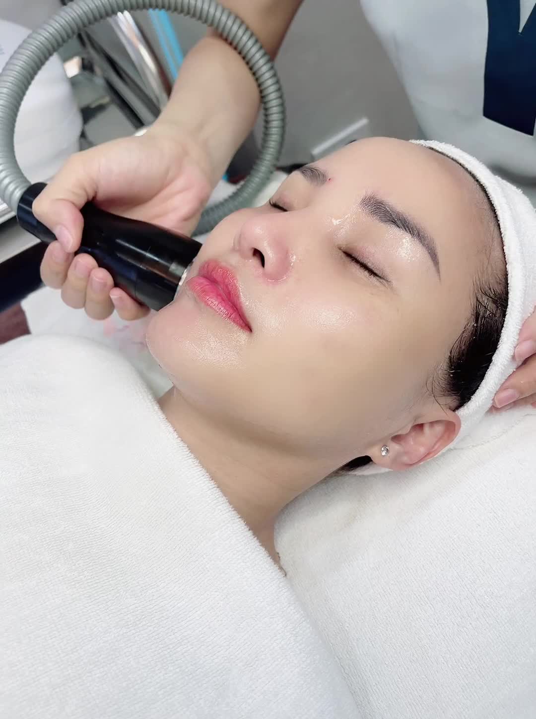 Noel, Tết Tây, Tết Ta sắp tới rồi Đi làm đẹp da thôi nào! Quy trình điện di da cho một làn da đẹp hiệu quả tràn đầy sức sống!